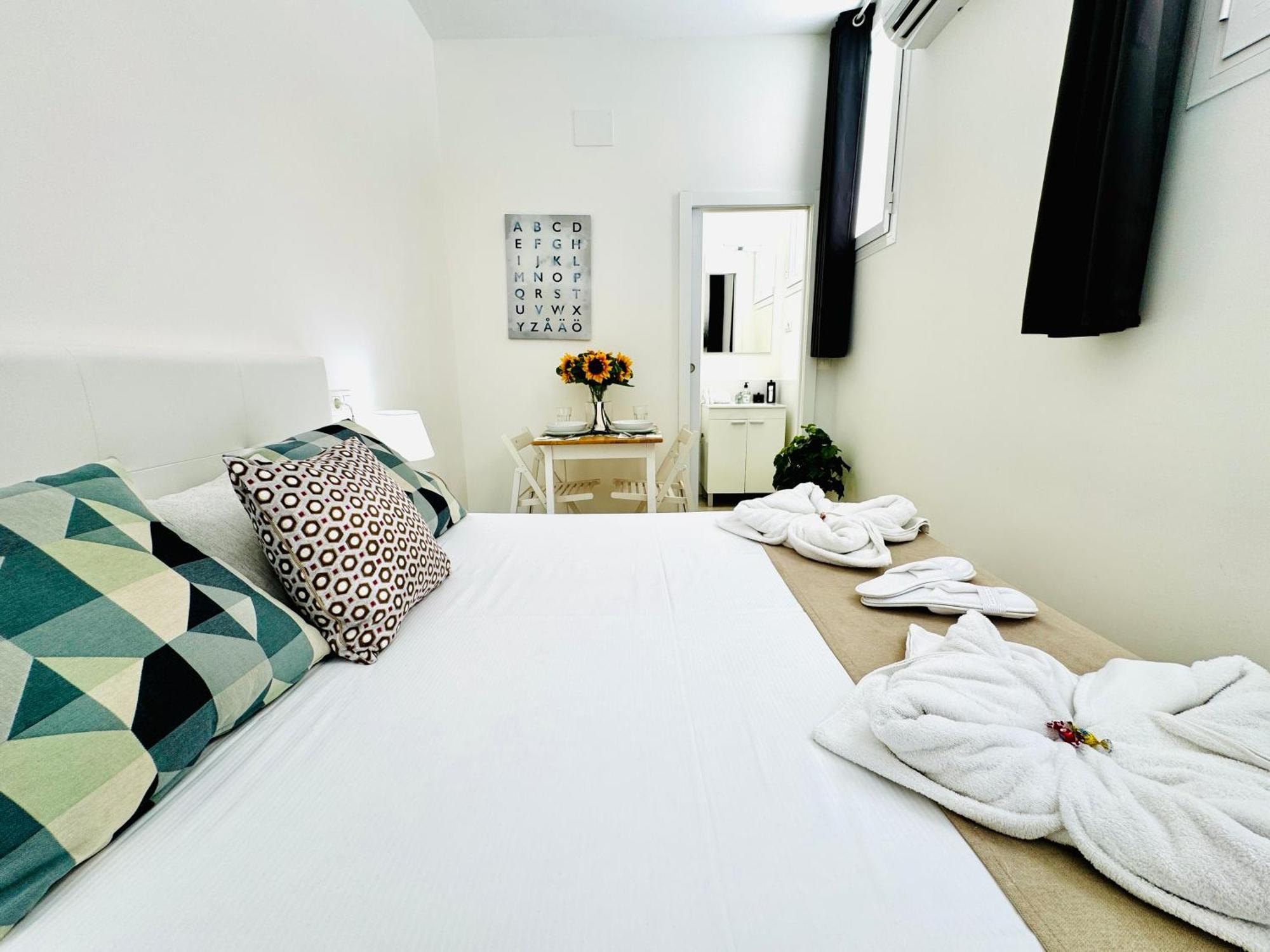 מדריד Cinco Torres Suites מראה חיצוני תמונה