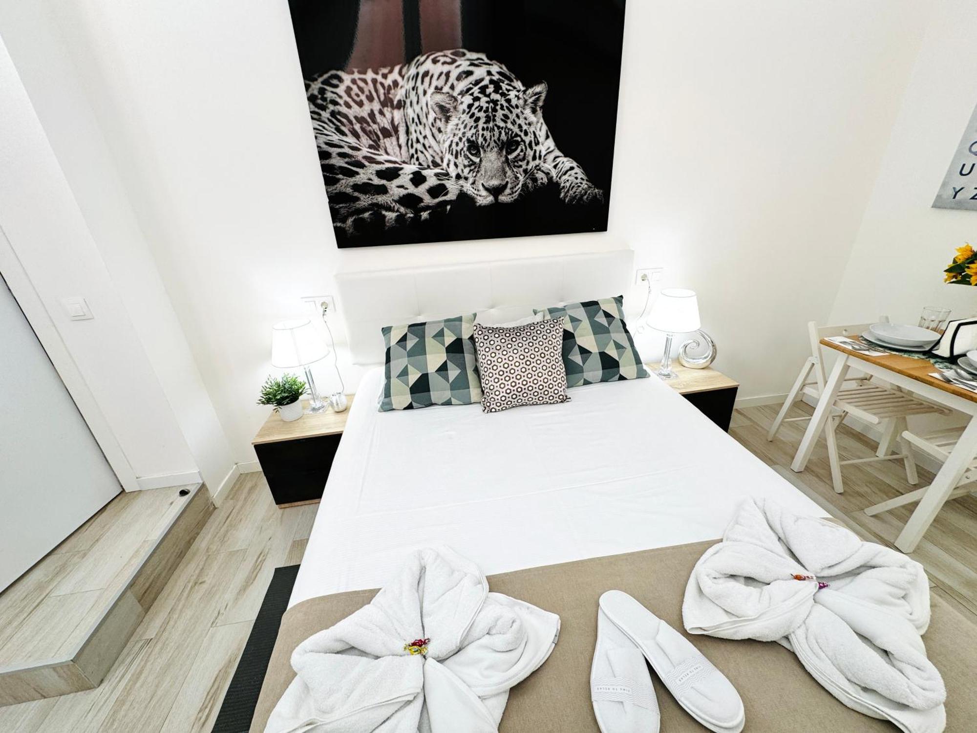 מדריד Cinco Torres Suites מראה חיצוני תמונה