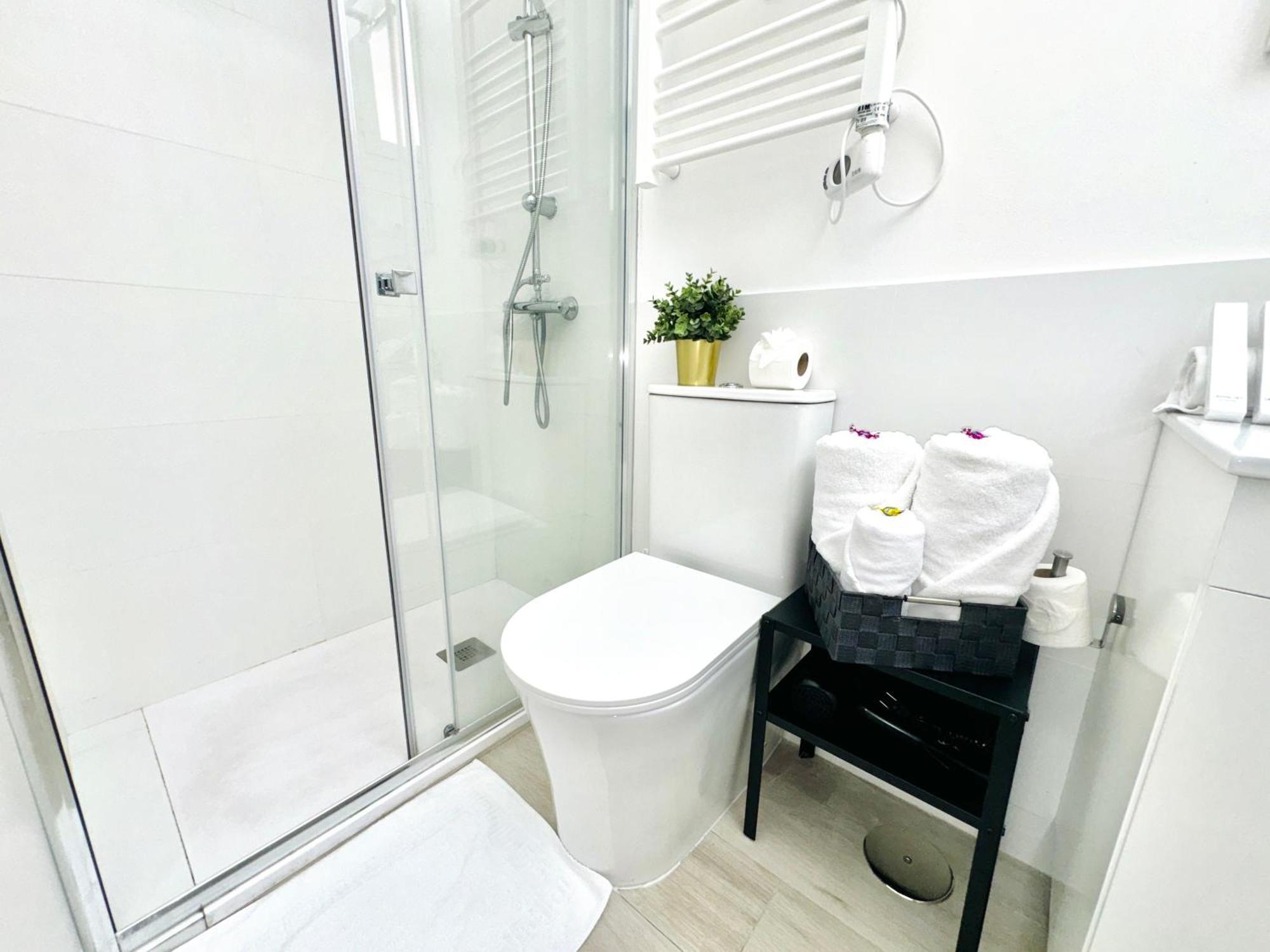 מדריד Cinco Torres Suites מראה חיצוני תמונה