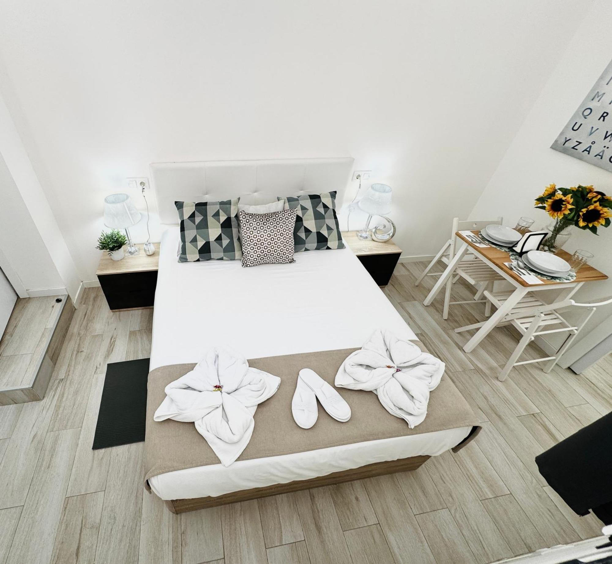 מדריד Cinco Torres Suites מראה חיצוני תמונה