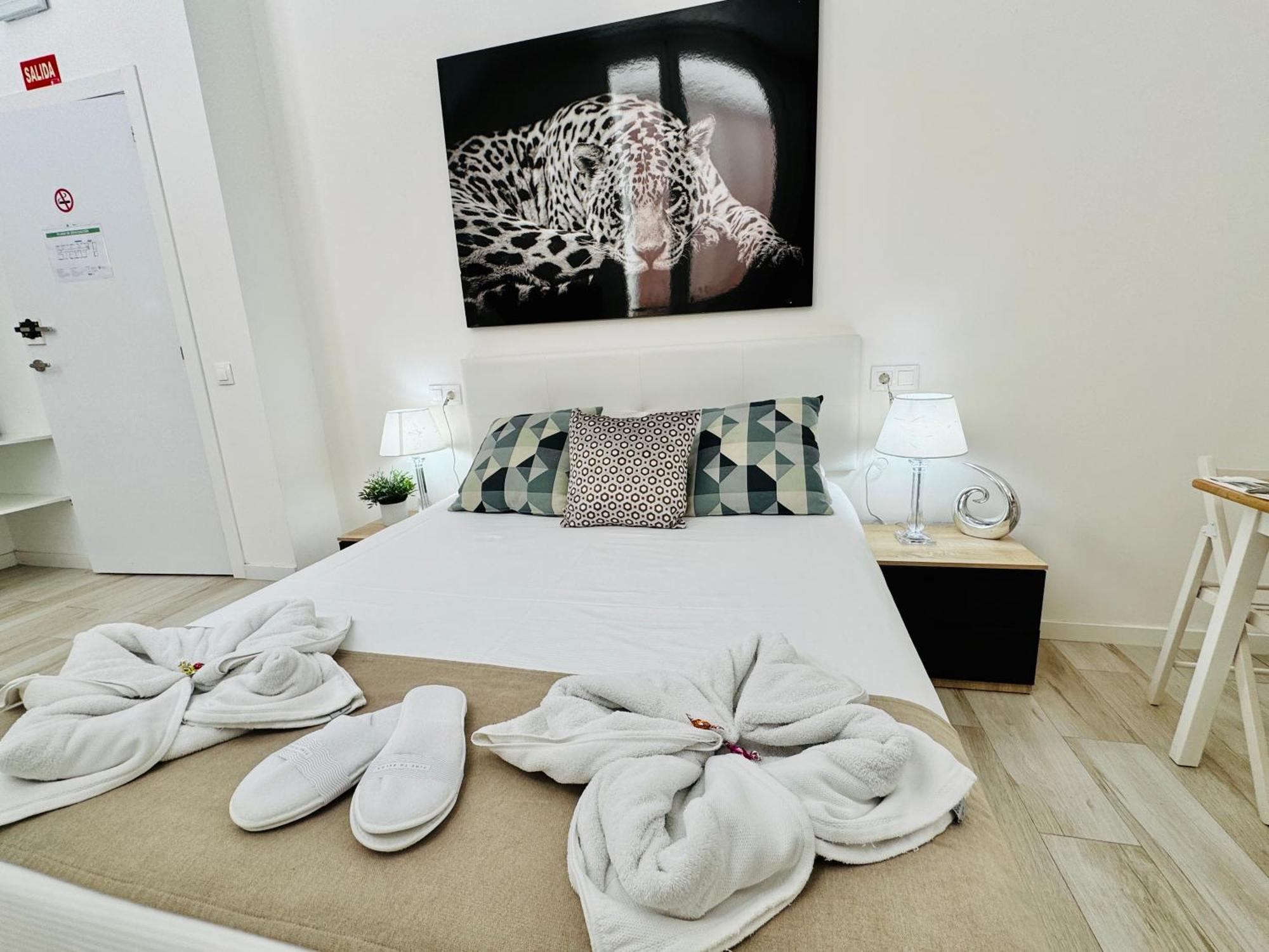 מדריד Cinco Torres Suites מראה חיצוני תמונה