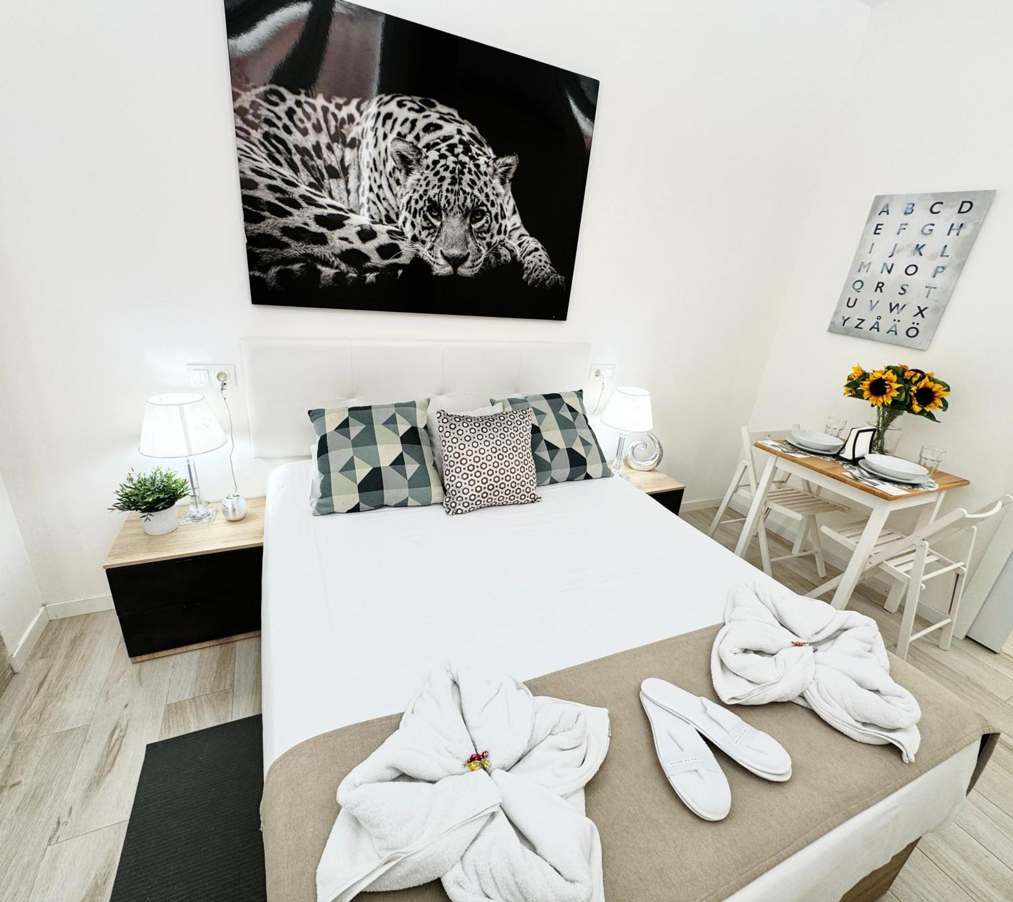מדריד Cinco Torres Suites מראה חיצוני תמונה